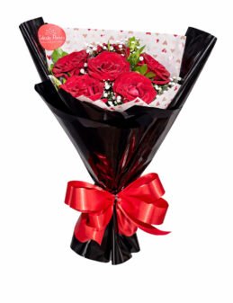 Buquê Coleção Black Romântico de Rosas Vermelhas Aveludadas