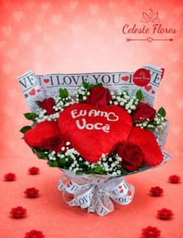 Buquê Amo Você temático de Rosas vermelhas e pelúcia coração